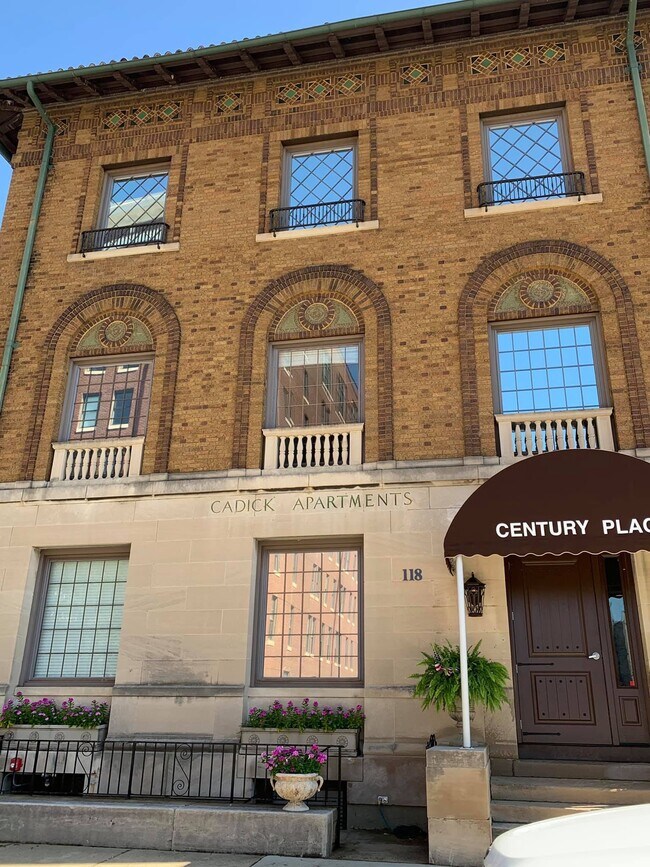 Cadick Apartments - 118 SE 1st St