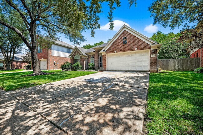 Foto del edificio - 815 Fairpark Ln