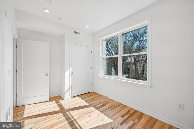 Foto del edificio - 1645 N Marshall St