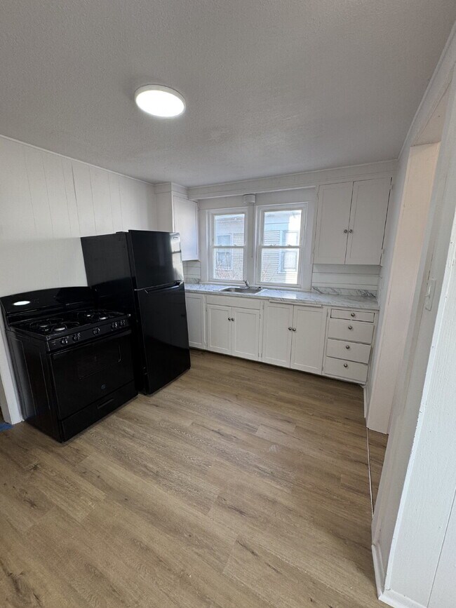 Foto del edificio - "Spacious 4-Bed, 3-Bath Home on South Poplar Street – 1758 Sq Ft of Comfort in Wichita!"