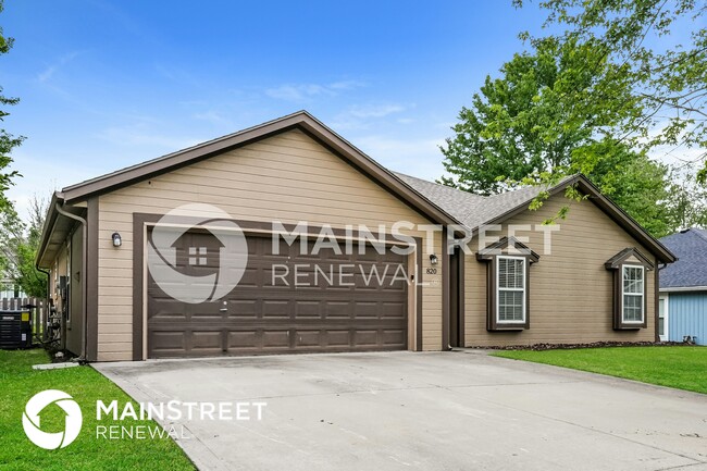 Building Photo - 820 SW Meadowood Dr
