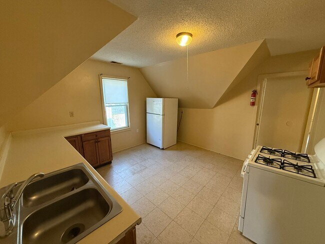 Foto del edificio - 60-62-62 Acushnet Ave