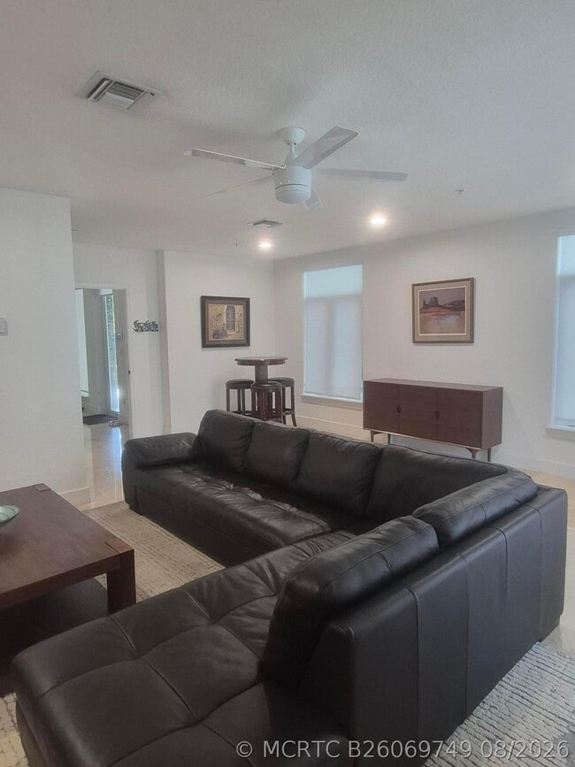 Building Photo - 71 Isle of Venice Dr