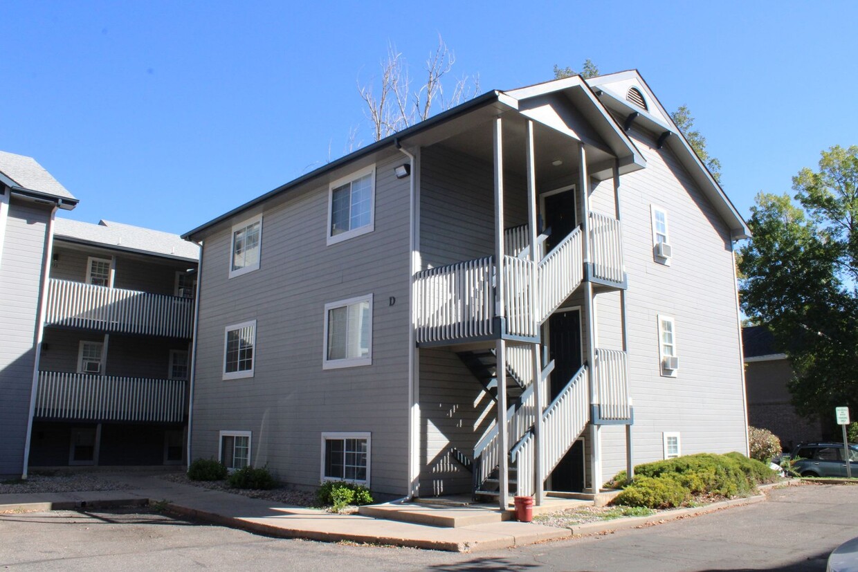 Primary Photo - Lovely Condo Next to Campus- Winter Move I...