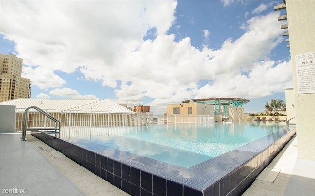 Foto del edificio - 2 br, 2 bath Apartment - 7275 SW 90th Way