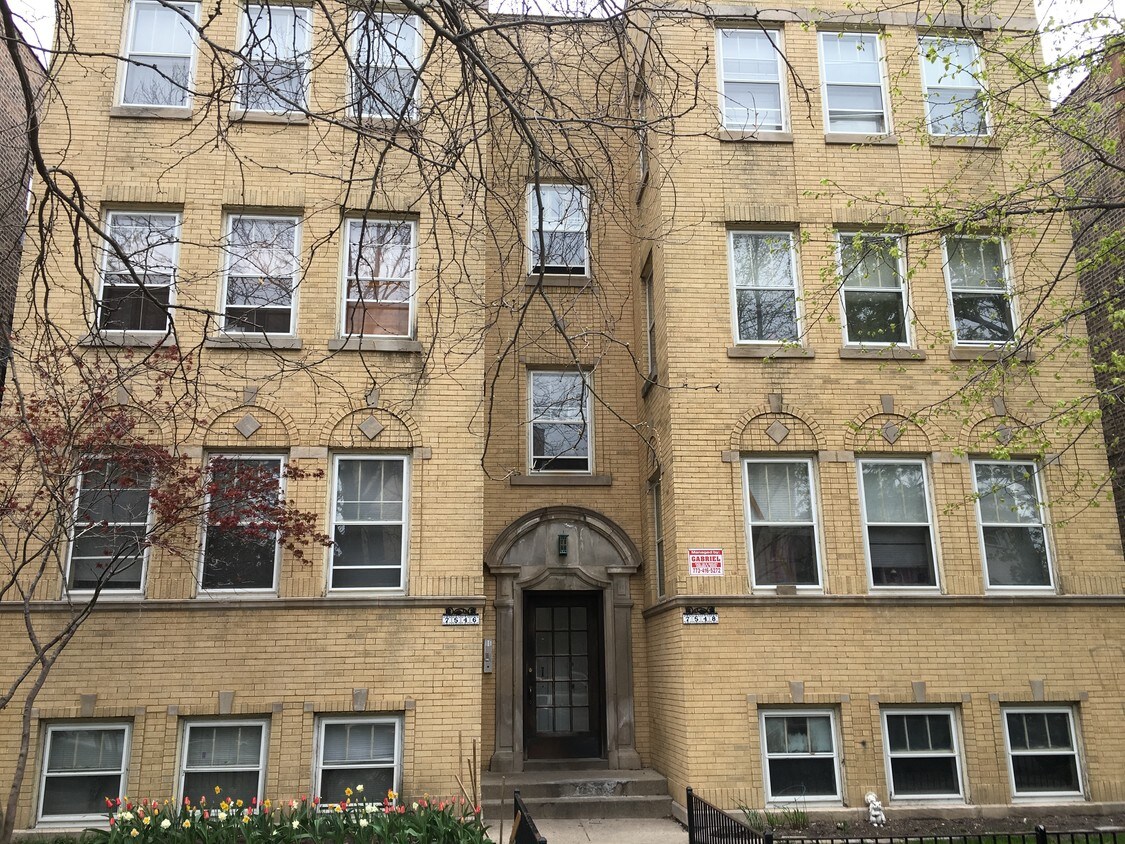 Building Photo - 7546 N Oakley Ave
