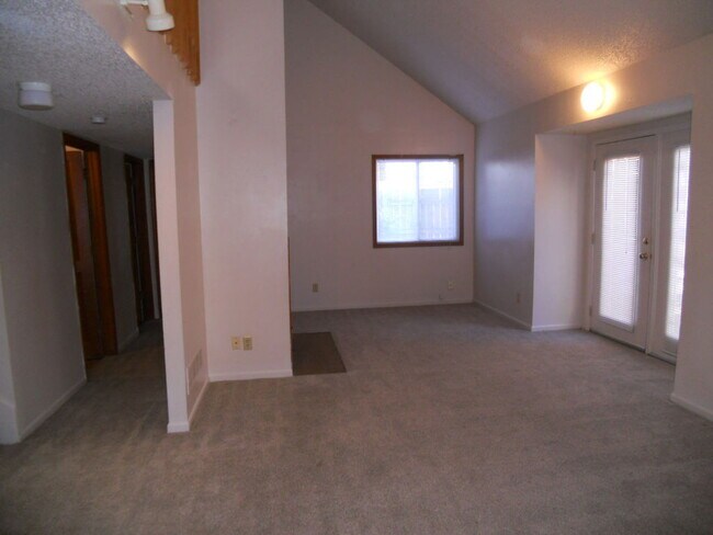 Foto del edificio - 2322 Hawthorn Dr