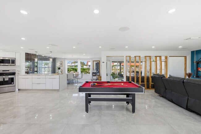 Foto del edificio - 4644 Bay Crest Dr