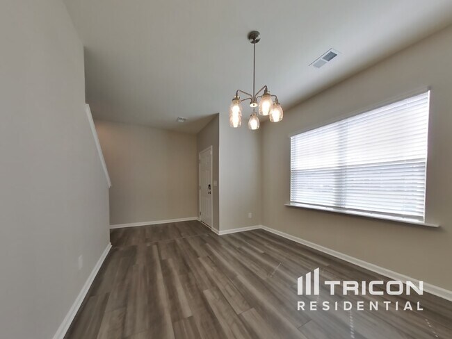 Building Photo - 129 Verona Dr NW