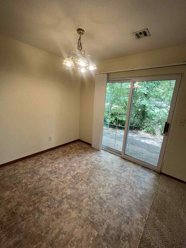 Foto del edificio - 220-222 Haley Place