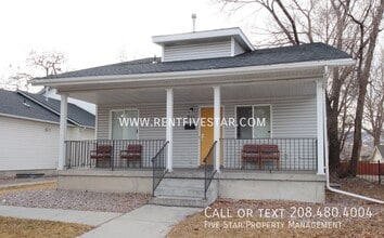 Building Photo - 711 S 4th Ave