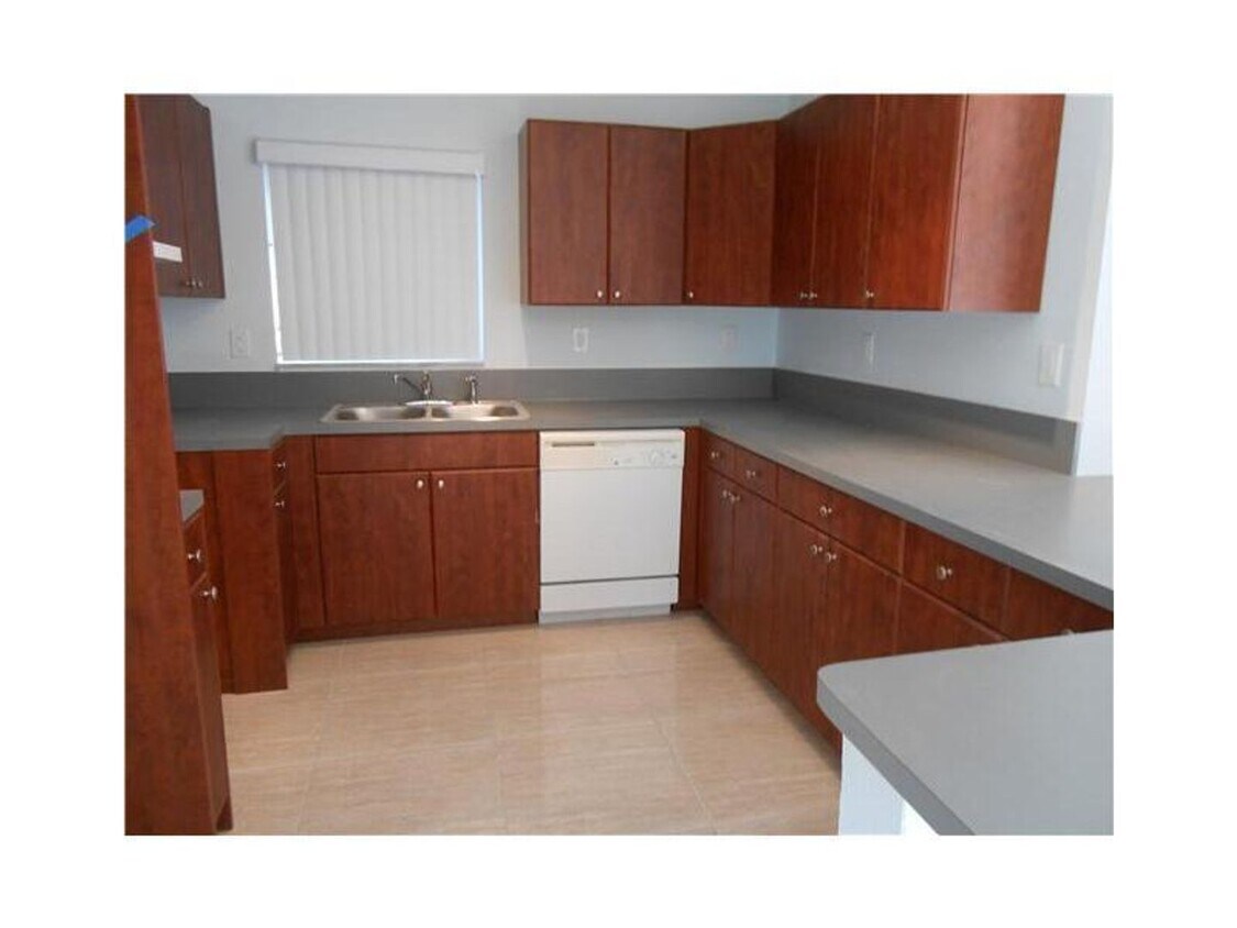 Foto principal - 1544 NW 8th Ave