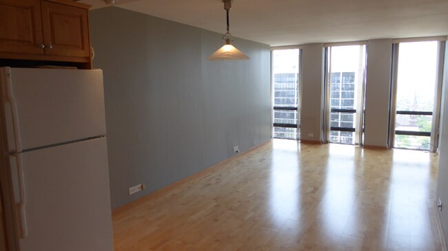 Building Photo - 1660 N La Salle St