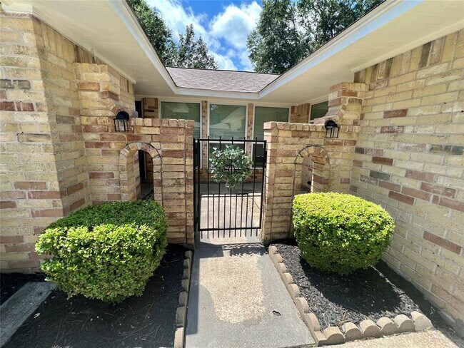 Foto del edificio - 2310 Whispering Wind Ln