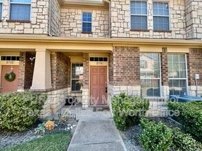 Building Photo - 2734 Hyde Park Dr