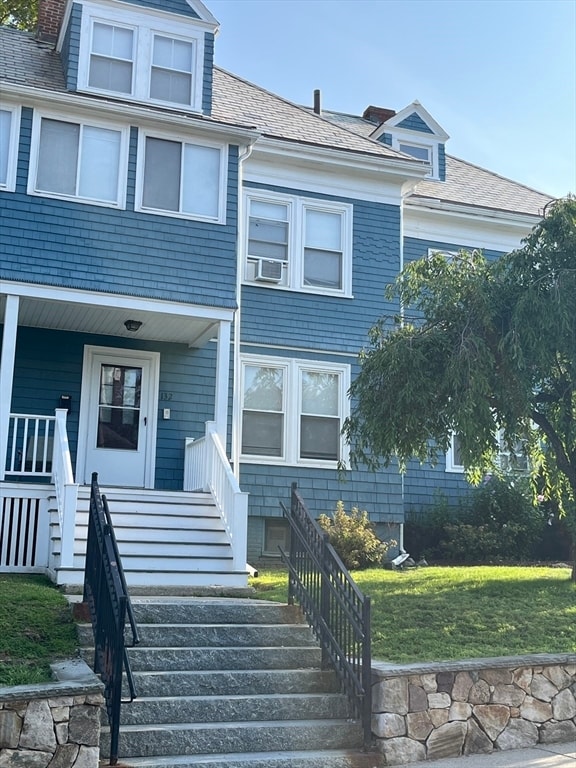 Primary Photo - 132 Riverside St