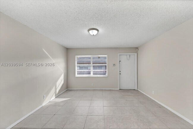 Building Photo - 2610 Riverland Dr