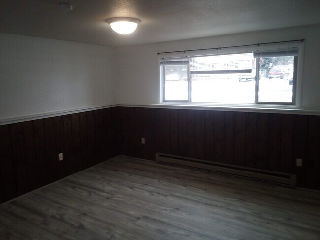 Building Photo - 907 E Gallatin Ave