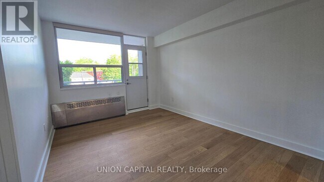 Photo du bâtiment - 407-230-230 Oak St