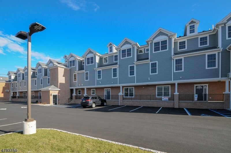 1 Elizabeth St Unit 15, Raritan, NJ 08869 Room for Rent in Raritan