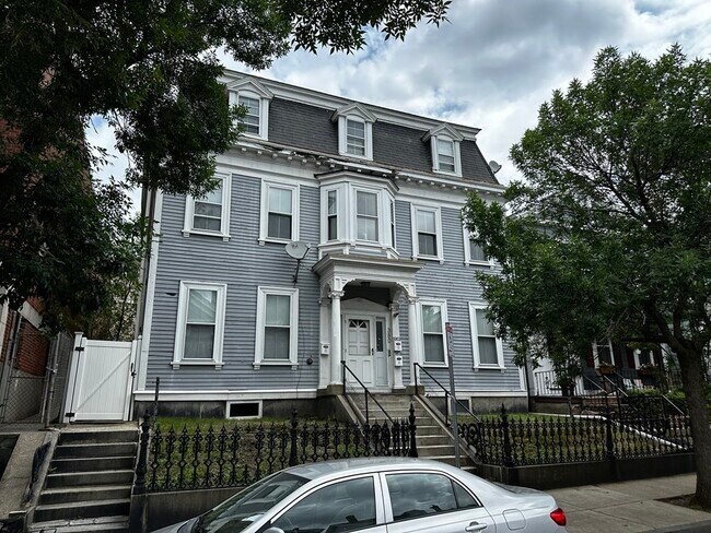 Building Photo - 380 W 4th St