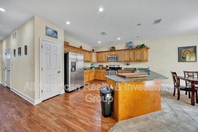 Foto del edificio - 511 Arbor Lake Dr