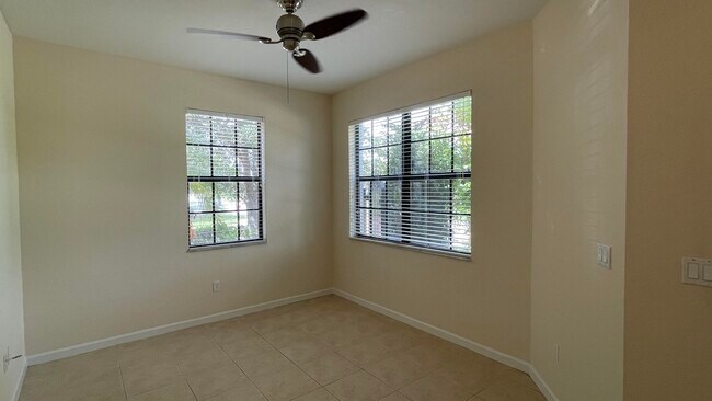 Building Photo - 1717 SW Umbria St