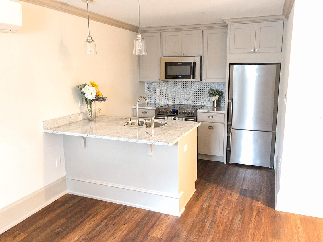 Photo - 1302 East Capitol St NE (Washington, DC)