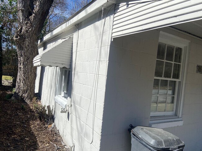 Foto del edificio - **AVAILABLE NOW** 1 Bedroom / 1 Bathroom Home for Rent in Columbus***