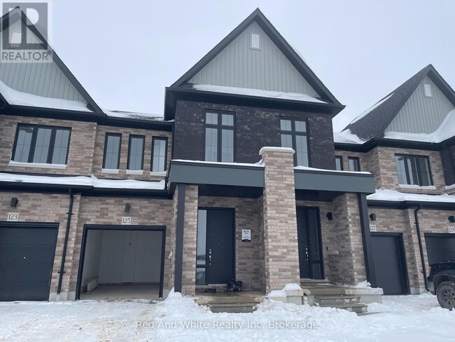 Building Photo - 125 Manuel St