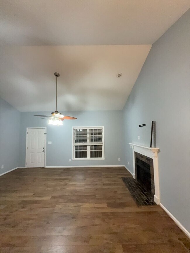 Foto del edificio - Justice Rd Avail for Rent!