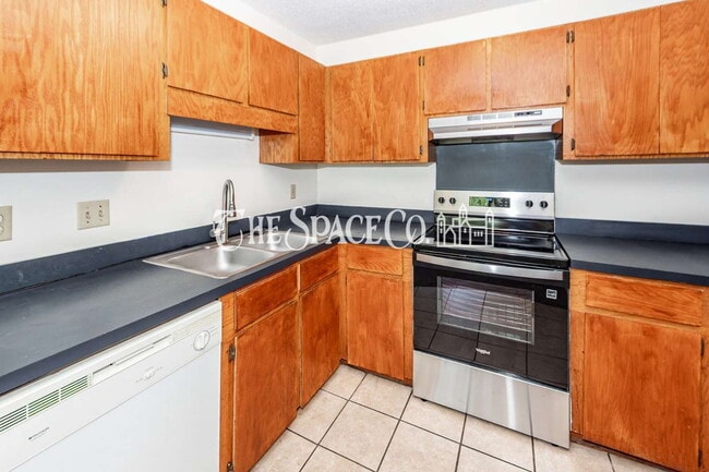 Building Photo - 2020 Coldspring Dr