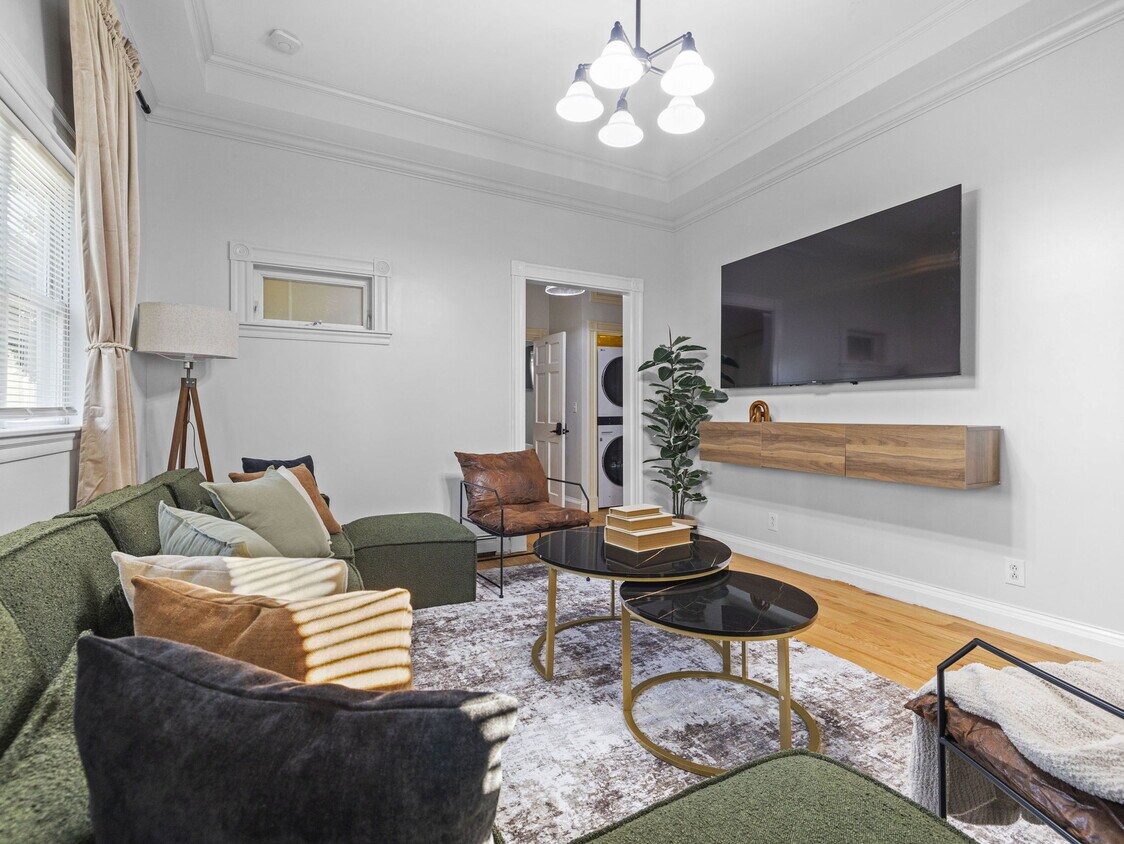 Primary Photo - 110 Glen St