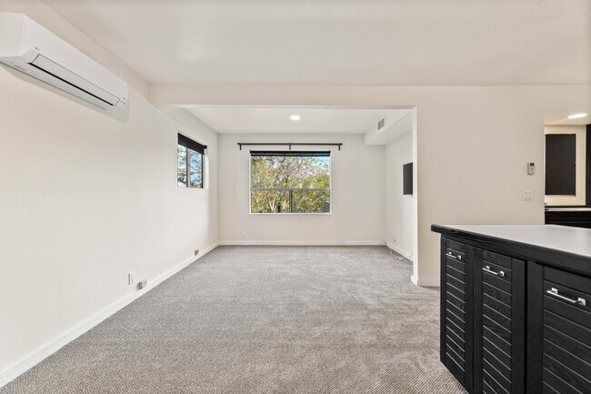 Sala de estar - 1759 Silverwood Ter