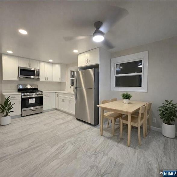 Foto del edificio - 73 Hillcrest Ave