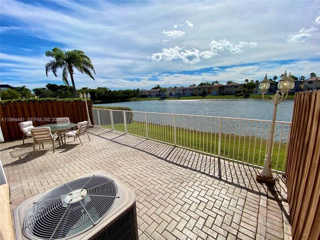 Foto del edificio - 11522 NW 69th Terrace