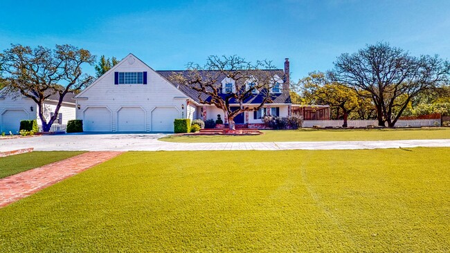 Building Photo - Large Custom Bennett Valley Home with Pool