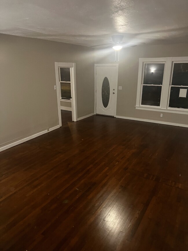 Foto del edificio - 2590 Linson St