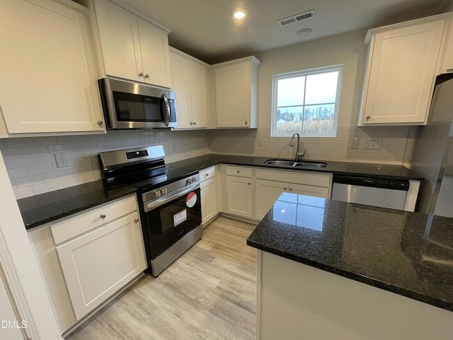 Building Photo - 49 Suhani Ln