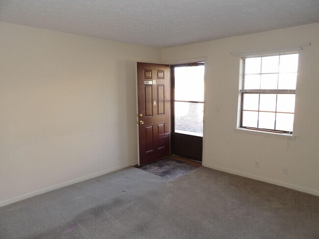 Building Photo - 258 Meadowview Dr