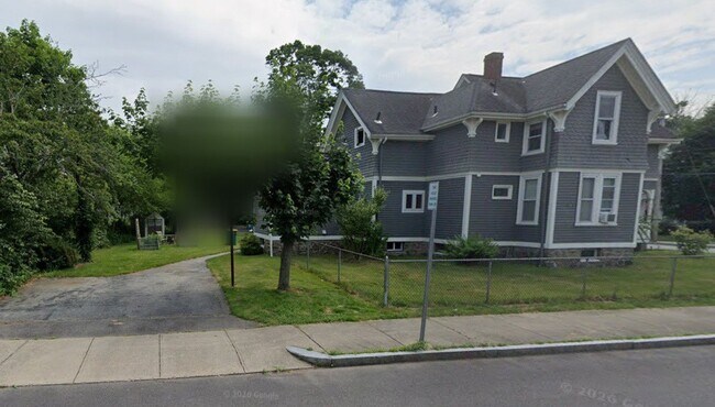 Foto del edificio - 141 Rumford Ave