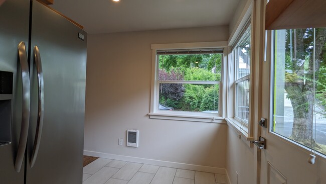 Dining area - 2815 SE 27th Ave