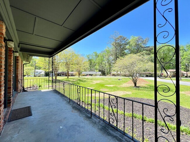 Foto del edificio - 2170 Beech Valley Dr