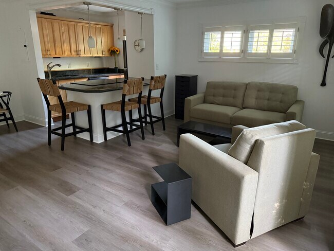 Foto del edificio - 392 S Main St