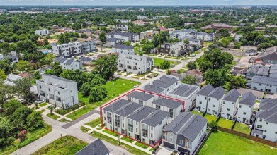 Building Photo - 2708 Nagle St