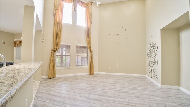 Foto del edificio - 12819 Wisteria Park Dr