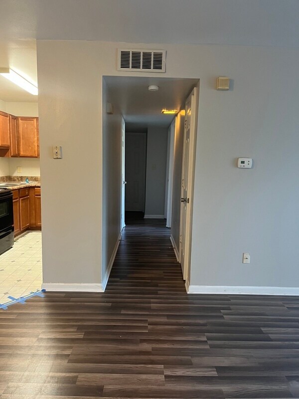 2827 N O.Henry Blvd, Greensboro, NC 27405 Condo for Rent in