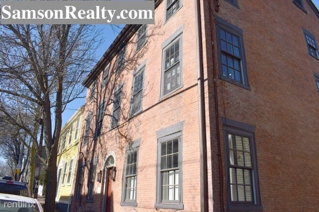 Building Photo - 136 Transit St