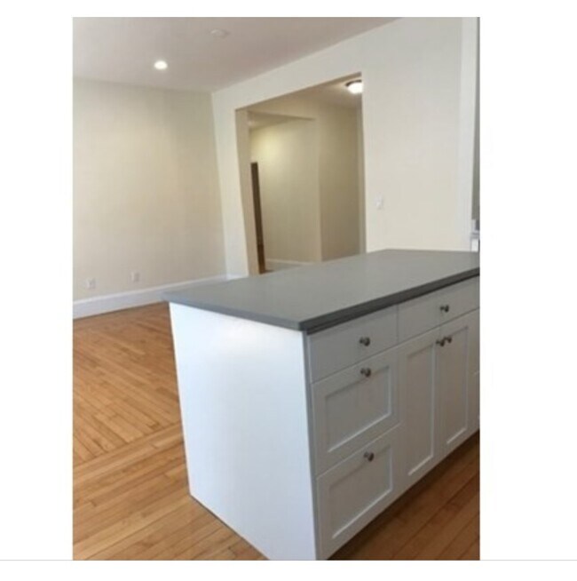 Foto del edificio - 1126 Beacon St