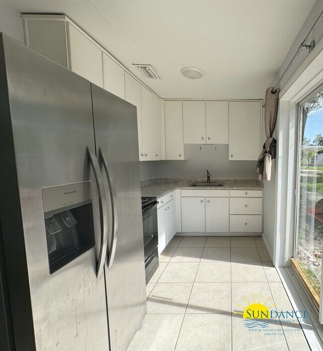 Foto del edificio - Charming 3-Bedroom Pet-Friendly Home  in P...
